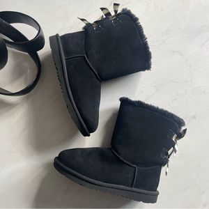 UGG Bailey stripe bow boots • size 5